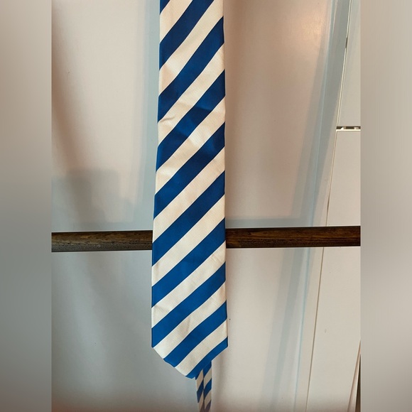 New T Harris blue and white stripped tie - Picture 3 of 3